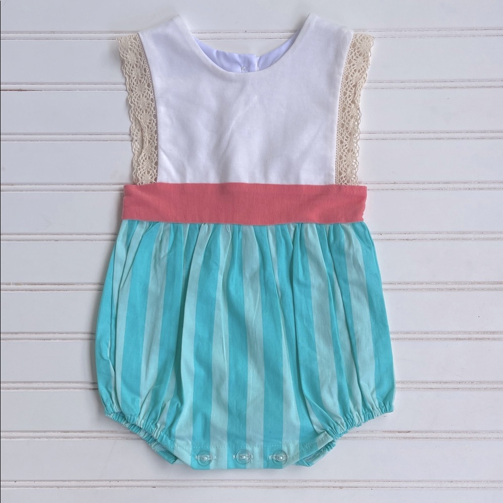 LA JENNS VGUC Girls Fancy Crochet Lace Striped Bubble